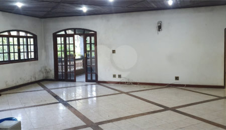Chácara à venda com 3 quartos, sendo 1 suíte,  em Chácaras Copaco, Arujá, SP
