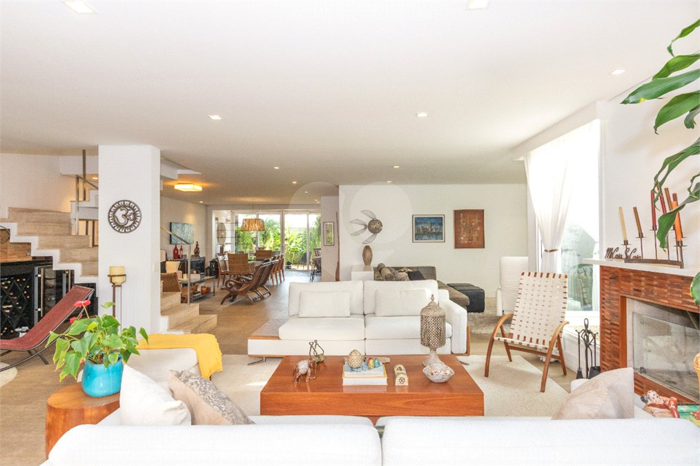 Casa à venda com 4 suítes no condomínio Las Cumbres, São Paulo - SP