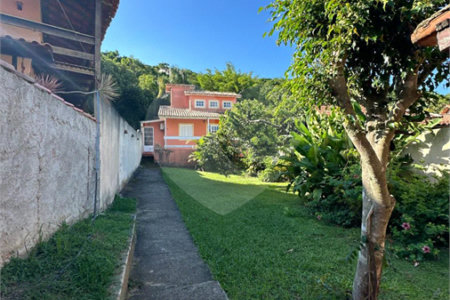 Casa em condomínio à venda com 3 quartos, sendo 2 suítes,  em Peró, Cabo Frio, RJ