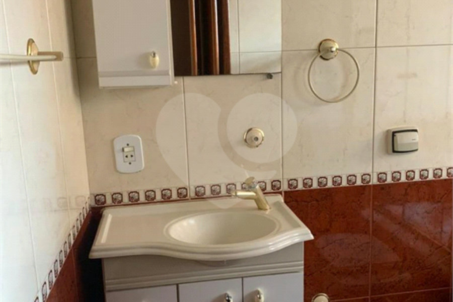 Sobrado à venda com 3 quartos, sendo 1 suíte,  em Vila Sabrina, São Paulo, SP