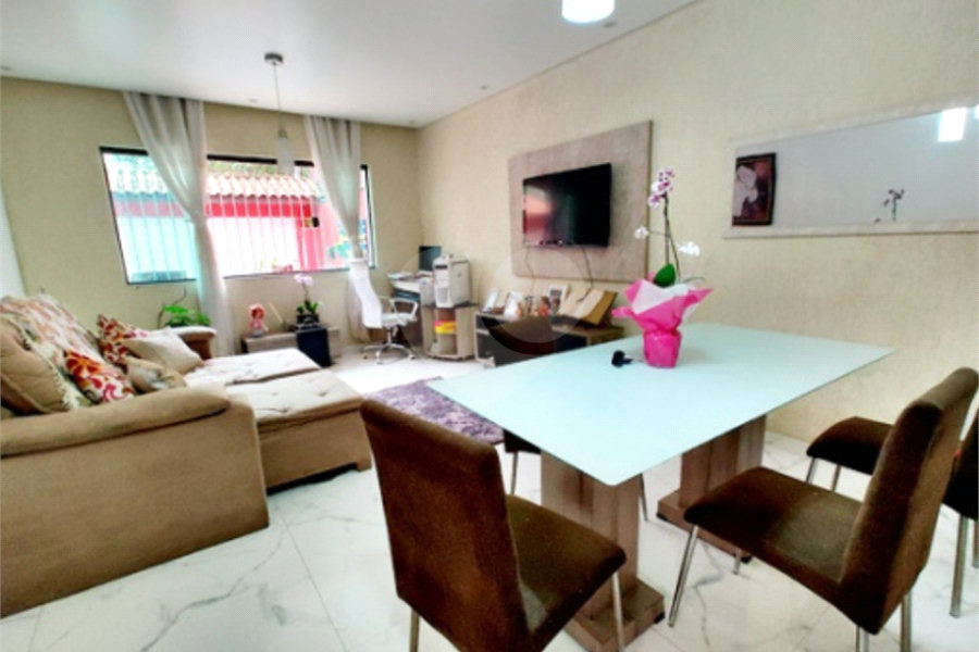 Sobrado à venda com 3 quartos, sendo 1 suíte, em Conjunto Residencial Vista Verde, São Paulo, SP