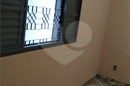 Casa Térrea com 3 dormitórios, sendo 1 suíte.