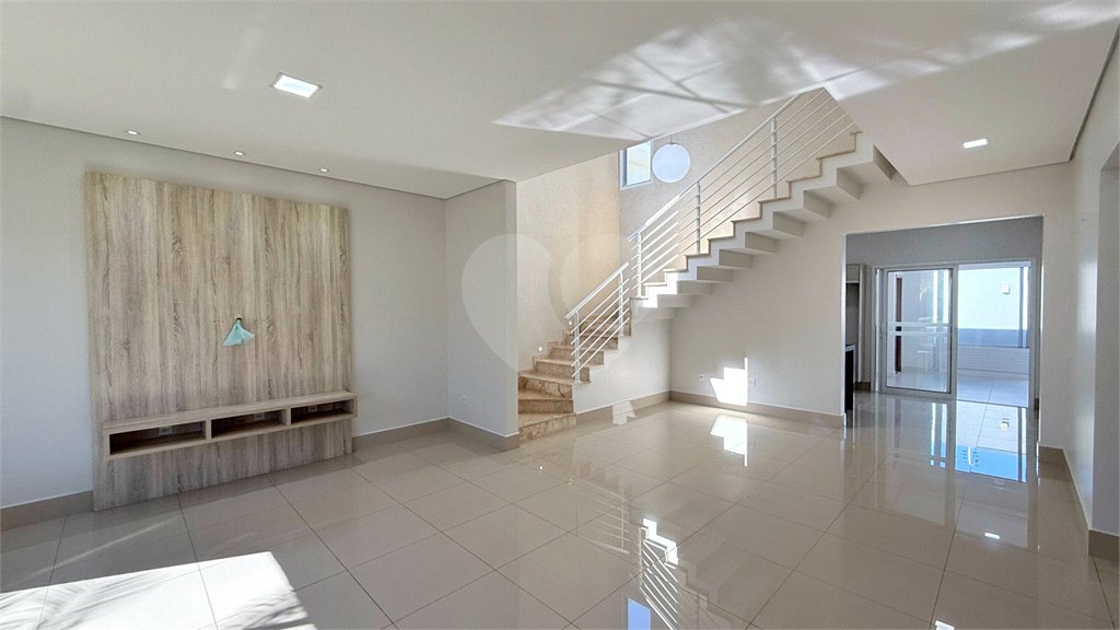 Casa à venda ou para alugar com 4 quartos, sendo 1 suíte, no condomínio Jardim Residencial Dona Lucilla, Indaiatuba - SP