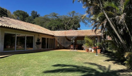 Casa Térrea à venda com 5 quartos, sendo 3 suítes,  em Interlagos, São Paulo, SP
