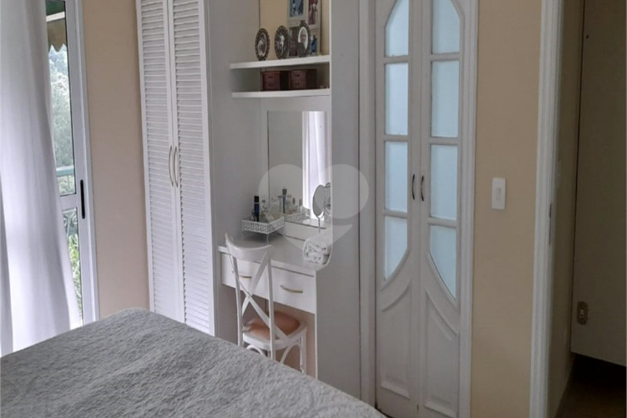 Casa à venda com 5 quartos, sendo 3 suítes,  no condomínio Alpes da Cantareira, Mairiporã - SP