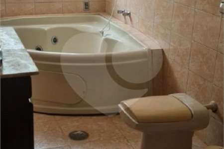 Sobrado à venda com 4 quartos, sendo 2 suítes,  em Recreio Maristela, Atibaia, SP