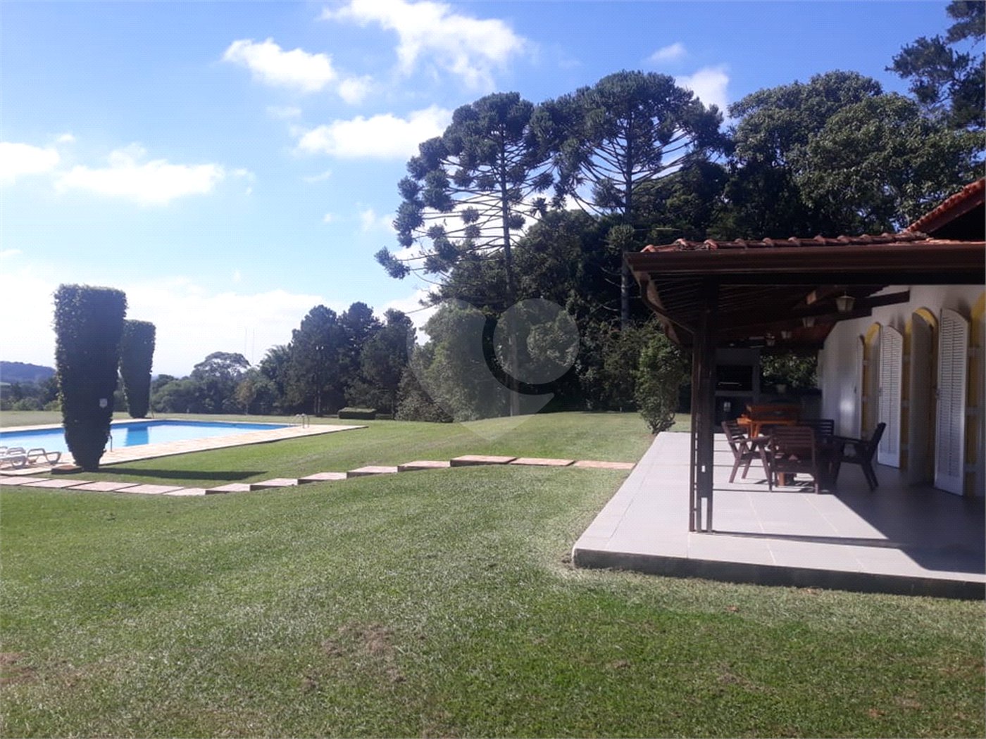 Chácara à venda com 3 quartos, sendo 2 suítes,  em Vila Darcy Penteado (mailasqui), São Roque, SP