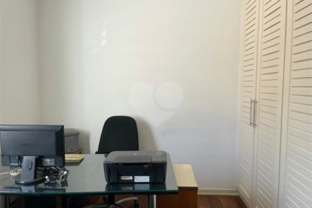 Sobrado à venda com 4 quartos, sendo 2 suítes, em Chácara Monte Alegre, São Paulo, SP