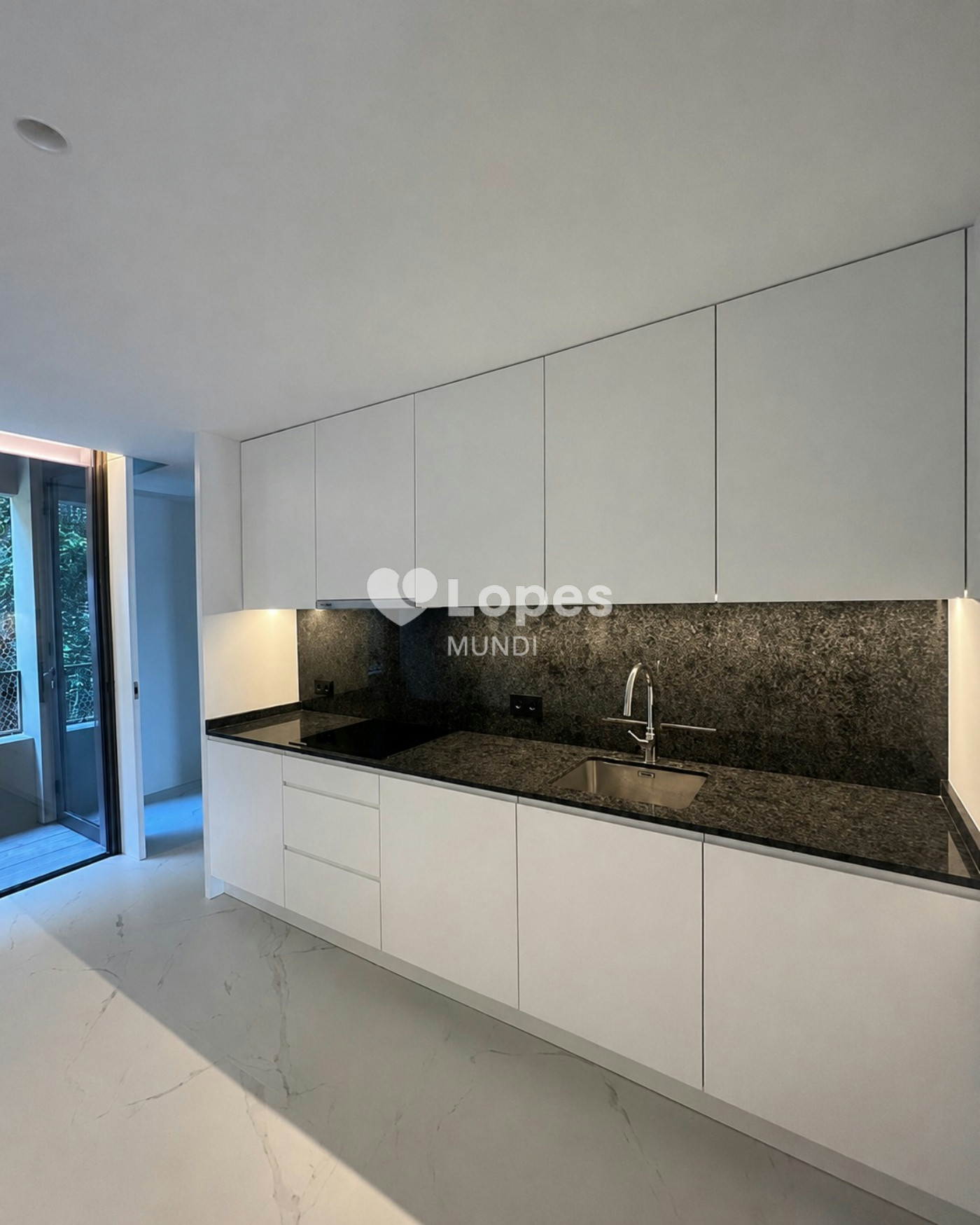Apartamento T4 à venda em Lordelo do Ouro, Porto, Portugal – 240 m²