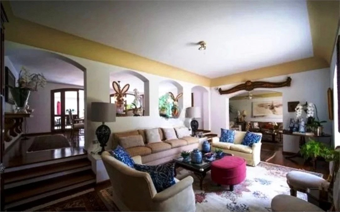 Casa à venda com 5 quartos, sendo 2 suítes, em Jardim Everest, São Paulo, SP