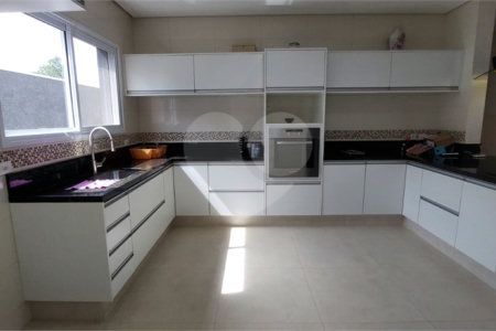 Casa à venda com 3 suítes no condomínio Figueira Garden, Atibaia - SP