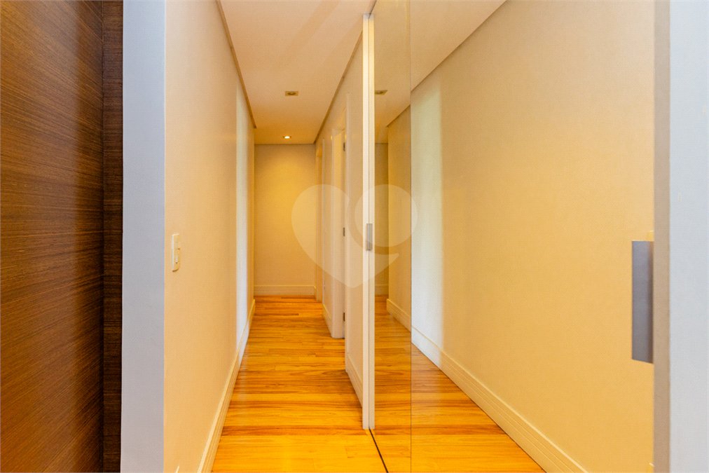 Apartamento à venda com 4 quartos, sendo 3 suítes, em Campo Belo, São Paulo, SP