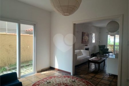 Casa à venda com 4 quartos, sendo 2 suítes,  em Vila Inah, São Paulo, SP
