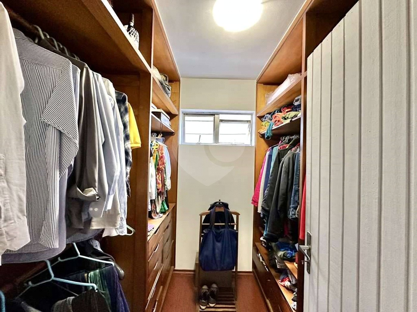 Sobrado à venda com 4 quartos, sendo 2 suítes, em Jardim Jussara, São Paulo, SP