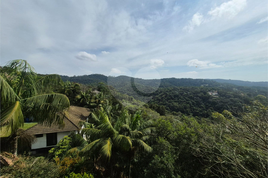 Casa à venda com 3 quartos, sendo 1 suíte, no condomínio Alpes da Cantareira, Mairiporã - SP