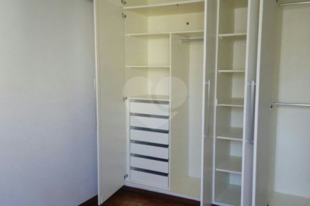 Apartamento à venda com 3 quartos, sendo 1 suíte,  em Campo Belo, São Paulo, SP