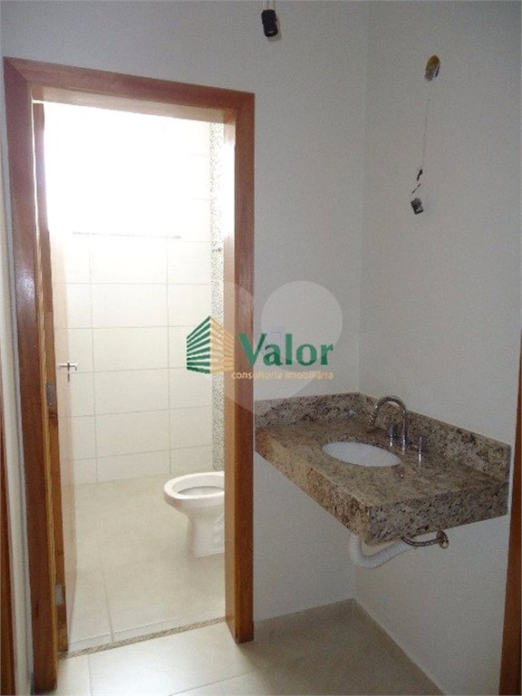 Casa no Condomínio Quebec, com 4 dormitórios, sendo 1 suíte.