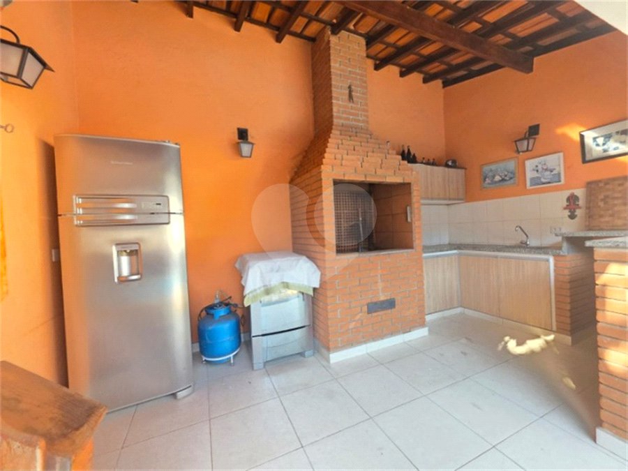 Casa à venda com 3 quartos, sendo 1 suíte, no condomínio Estância Marambaia, Vinhedo - SP