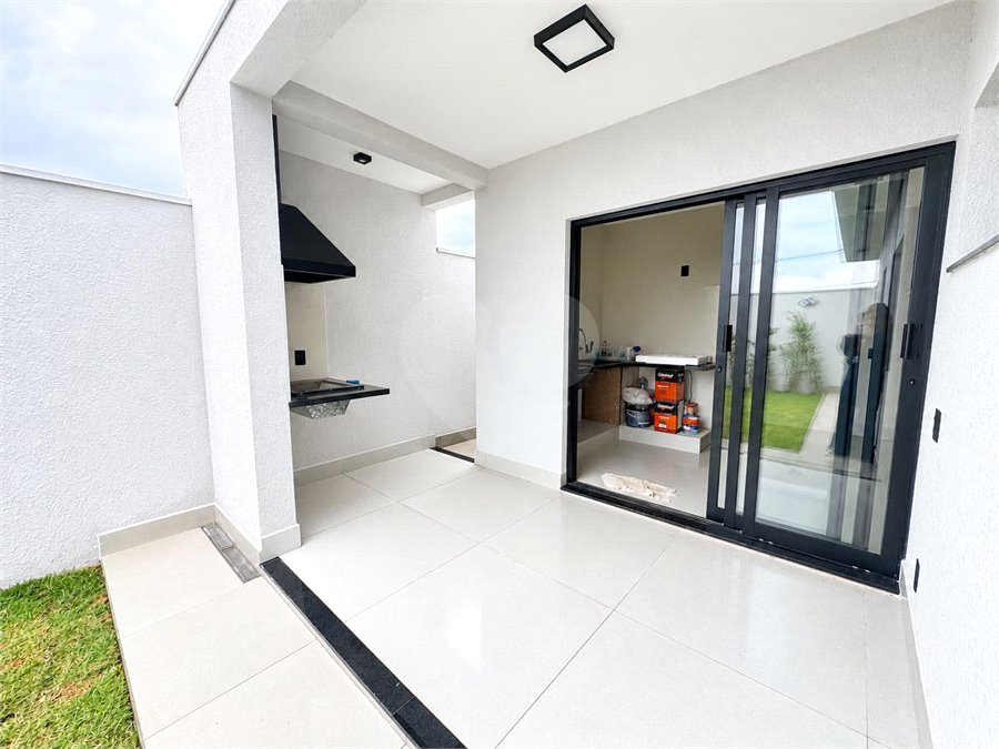 Casa à venda com 2 quartos, sendo 1 suíte, no condomínio Tivolli, Itapetininga - SP