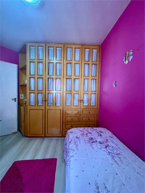 Casa à venda com 3 quartos, sendo 1 suíte, no condomínio Morada dos Pássaros, São Paulo - SP