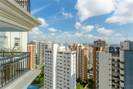 Apartamento à venda com 4 suítes em Vila Suzana, São Paulo, SP
