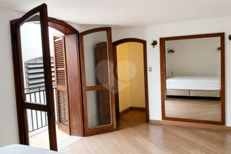 Casa à venda com 3 quartos, sendo 1 suíte, em Guarapiranga, São Paulo, SP