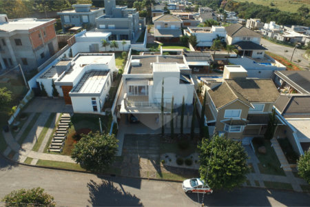 Casa à venda com 4 suítes no condomínio Figueira Gardn, Atibaia - SP