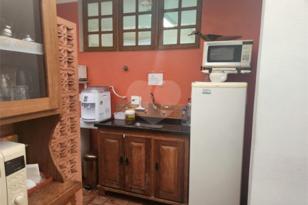 Sobrado à venda com 4 quartos, sendo 1 suíte, em Água Branca, São Paulo, SP