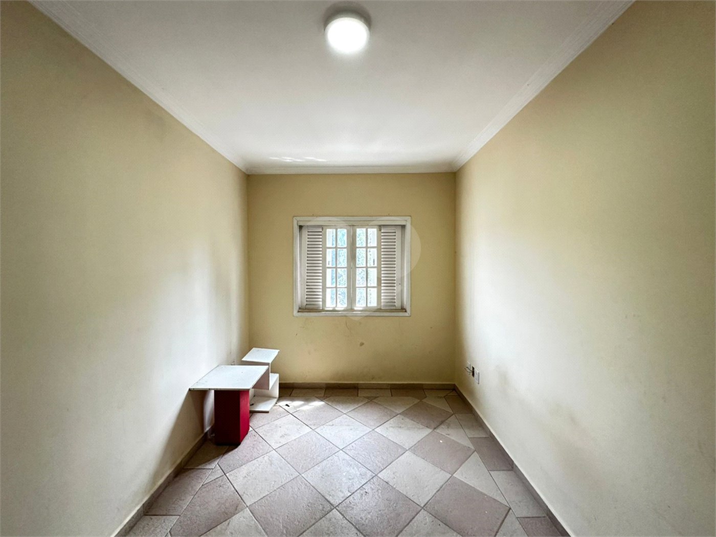 Sobrado à venda com 4 quartos, sendo 3 suítes,  em Vila Áurea, Poá, SP
