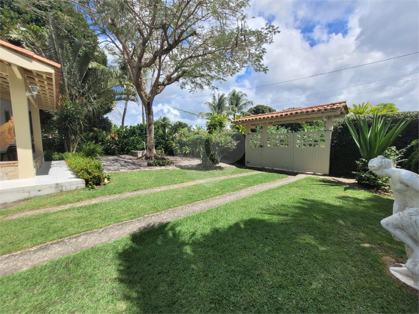 Casa à venda com 4 quartos, sendo 2 suítes, no Centro, Santa Cruz Cabrália, BA