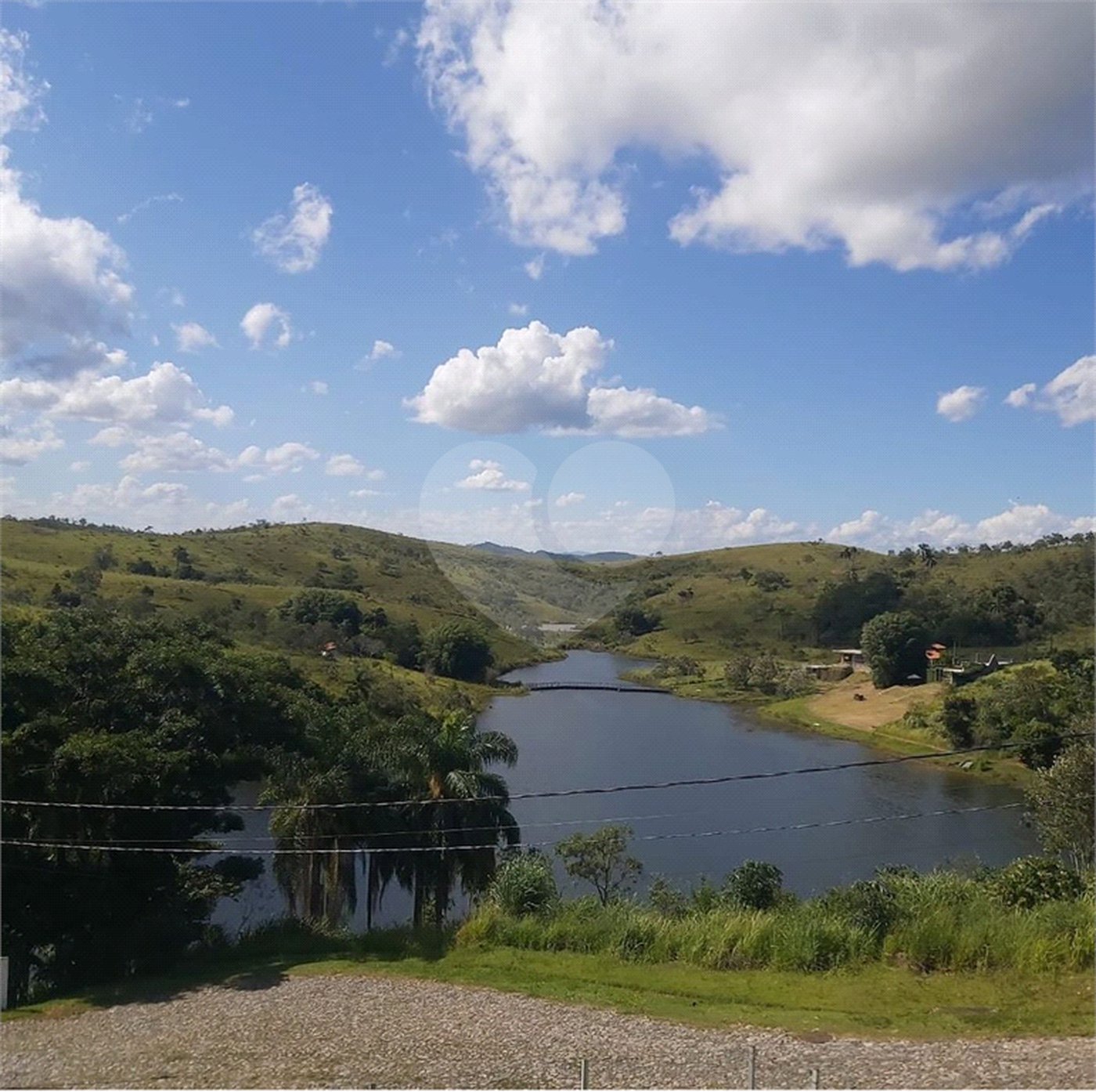 Terreno à venda no condomínio Lago Dourado, Jacareí - SP