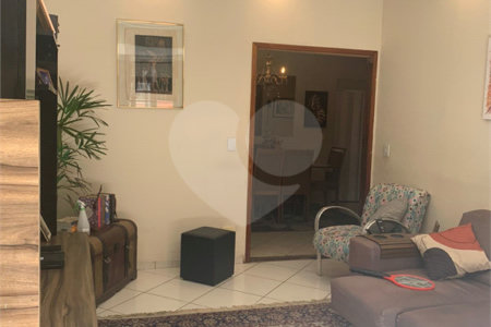 Casa à venda com 4 quartos, sendo 1 suíte, em Loteamento Shangrilá, Valinhos, SP