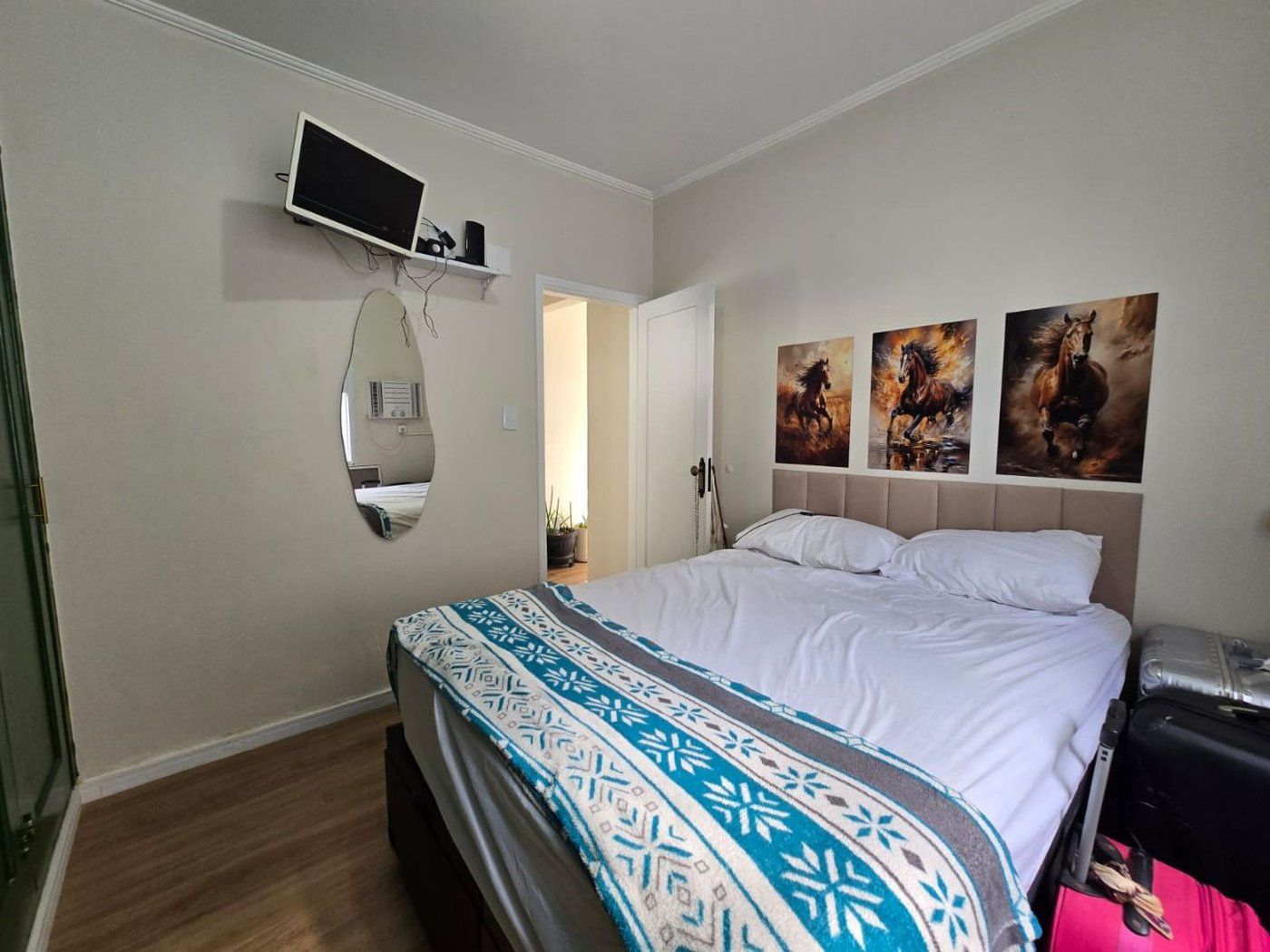 Apartamento com 2 dormitórios à venda, 59 m² por R$ 420.000,00 - Gonzaga - Santos/SP