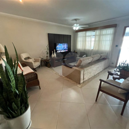 Casa à venda com 3 quartos, sendo 1 suíte,  em Jardim Casablanca, São Paulo, SP