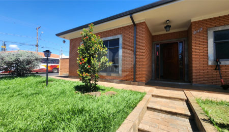 Casa à venda com 3 quartos, sendo 2 suítes,  em Jardim Europa (vila Xavier), Araraquara, SP