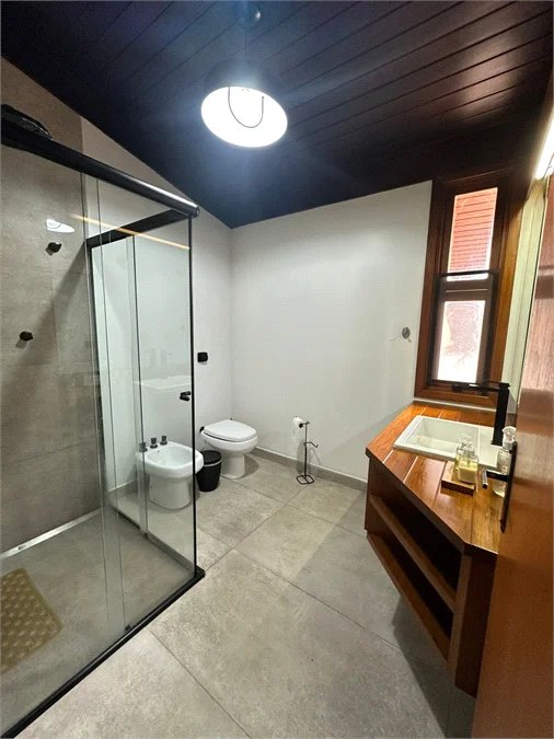 Casa à venda com 4 quartos, sendo 2 suítes, no condomínio Chacara Marques, Santana de Parnaíba - SP