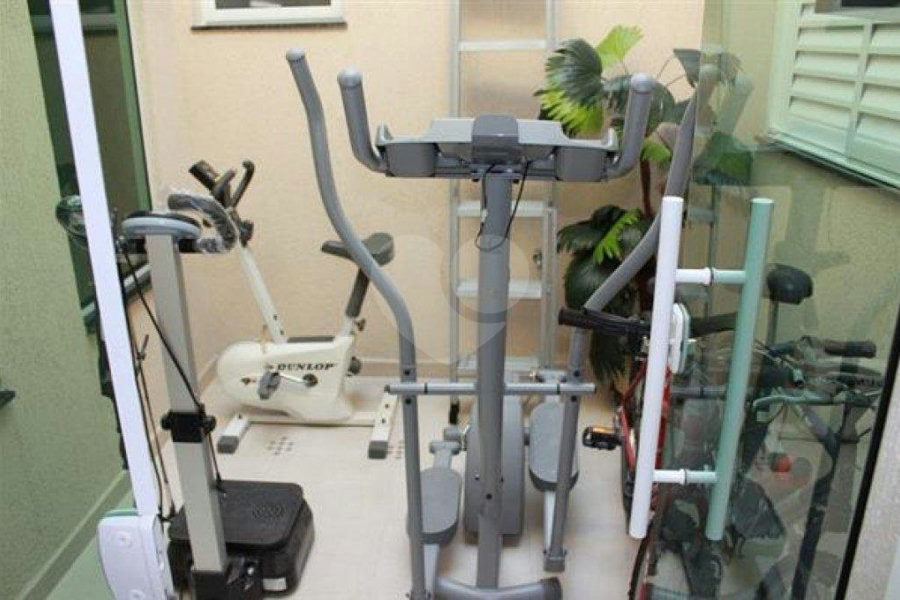 Sobrado à venda com 3 suítes em Vila Nivi, São Paulo, SP