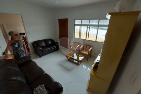 CASA TÉRREA À VENDA NA MOOCA - COM PORTEIRA FECHADA.