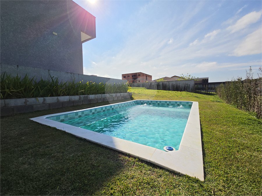 Casa à venda com 4 quartos, sendo 3 suítes, no condomínio Village Ipanema 2, Araçoiaba da Serra - SP