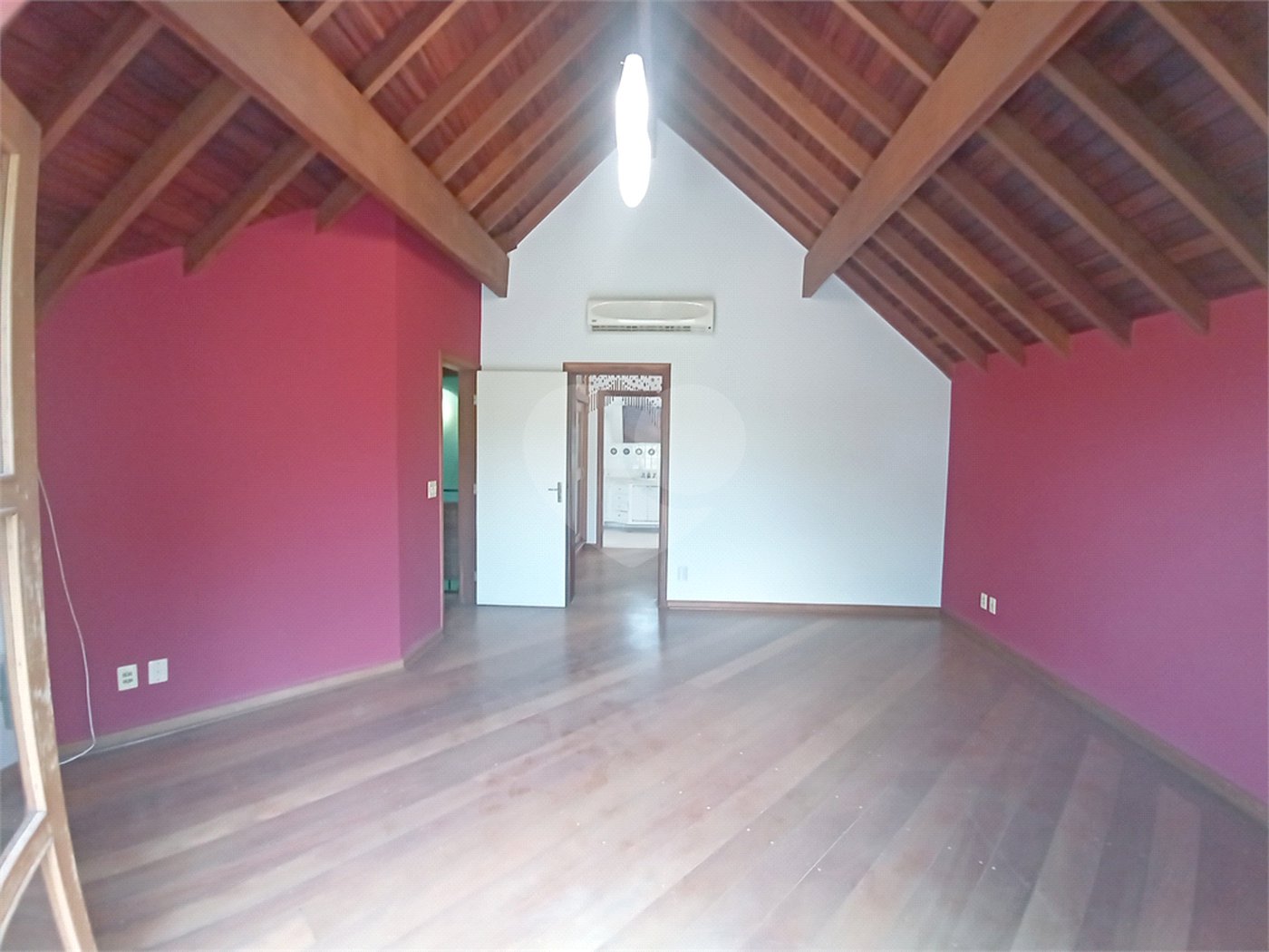 Casa à venda com 3 quartos, sendo 1 suíte,  no condomínio Estância Marambaia, Vinhedo - SP