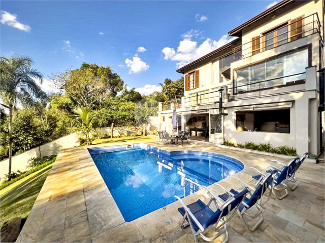 Casa à venda com 3 suítes em Caraguatá, Mairiporã, SP