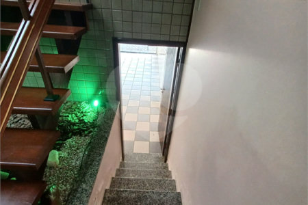 Sobrado à venda com 3 quartos, sendo 1 suíte,  em Jardim Pinheiros, São Paulo, SP