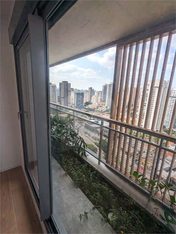 Apartamento à venda com 3 quartos, sendo 2 suítes, em Jardim das Acácias, São Paulo, SP