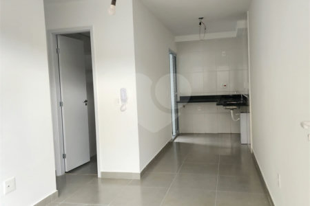 Casa à venda com 2 quartos, sendo 1 suíte, no condomínio Residencial Sanches, São Paulo - SP
