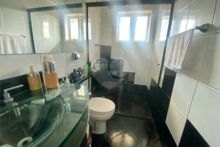 Casa à venda com 4 quartos, sendo 3 suítes, em Jardim Maia, Guarulhos, SP