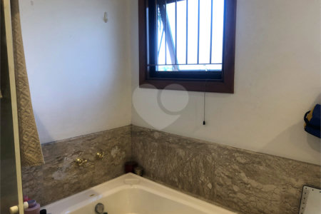 Casa à venda com 3 quartos, sendo 2 suítes,  no condomínio Aruã, Mogi das Cruzes - SP