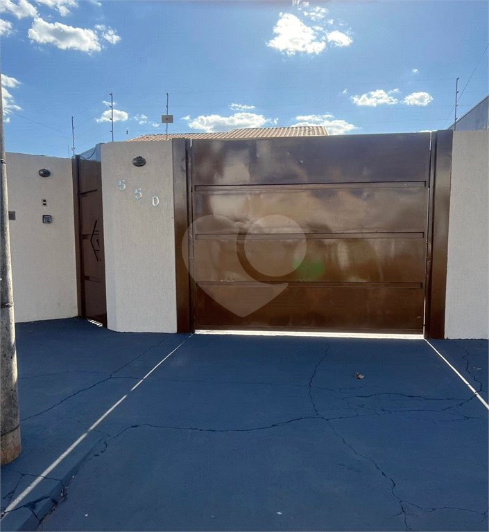 Casa à venda com 3 quartos, sendo 1 suíte, em Ipê, Três Lagoas, MS