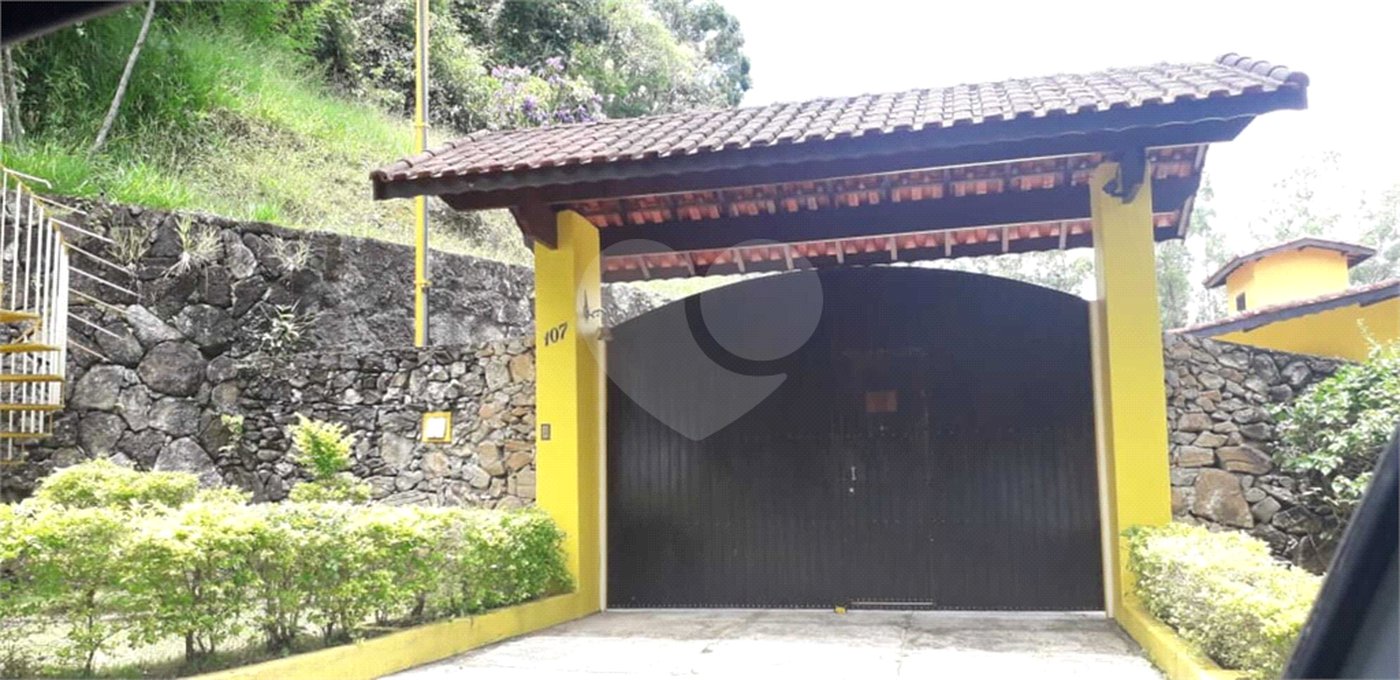 Casa à venda com 4 quartos, sendo 2 suítes, no condomínio Gleba II, Mairiporã - SP