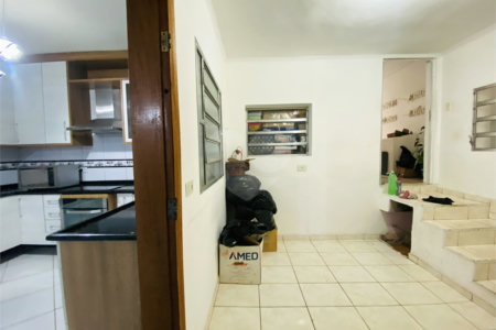 Sobrado à venda com 4 quartos, sendo 1 suíte, em Vila Gilda, Santo André, SP