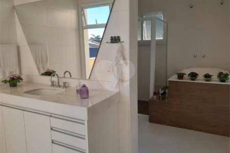 Casa à venda com 5 suítes no condomínio Ipe Velho, Vinhedo - SP